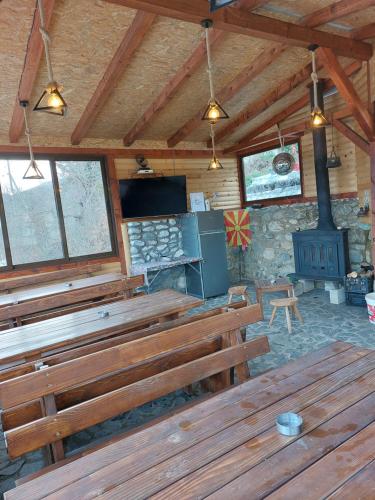 Un restaurante o sitio para comer en Vila Jana Mavrovo