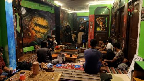 الضيوف المقيمون في Parbati Headquarters