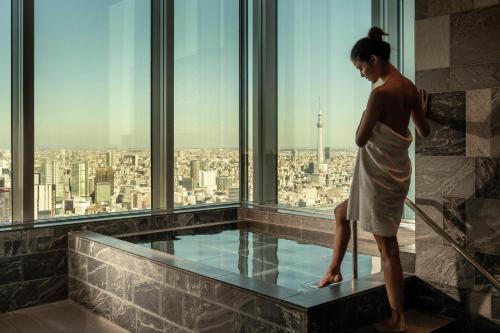 Ospiti di Four Seasons Hotel Tokyo at Otemachi