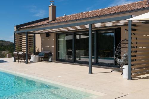 Πισίνα στο ή κοντά στο Villa Noeli
