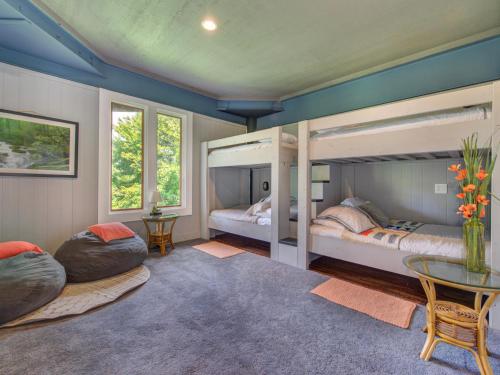 Postel nebo postele na pokoji v ubytování Birdsong