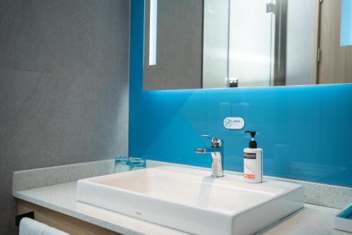 Bagno di Holiday Inn Express Jiangmen Yinhu Bay by IHG