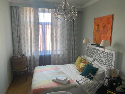  Spacious Modern 2 Bedrooms Apartment in Central Yerevan -  Chambre  photo :   Shower    TV    Air conditioning                           