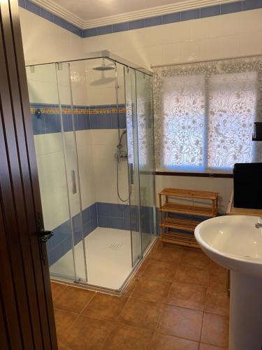 a bathroom with a shower and a sink at Villa Marina in Los Palacios y Villafranca