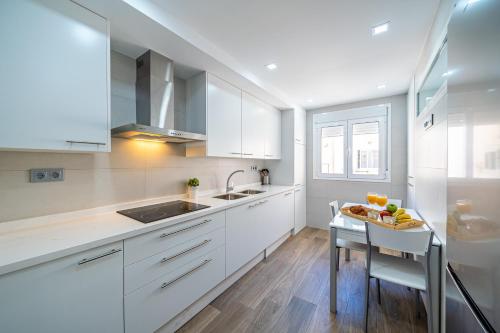 SUNSET MALAGA - Luxurious & Parking Apartment