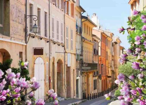 Studio au cœur d'Aix avec balcon et parking