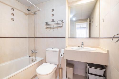 Kúpeľňa v ubytovaní Mirador Mediterraneo 15-E Apartment Levante Beach