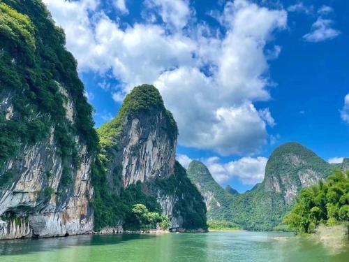 a view of the li river in guilin china at Yangshuo Jing Yuan Inn Near The West Street in Yangshuo