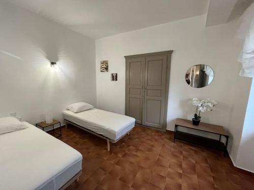 Postel nebo postele na pokoji v ubytování T3 au coeur de la vieille ville de Porto-Vecchio