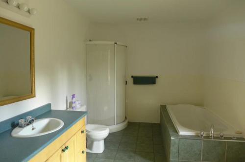 a bathroom with a sink and a tub and a toilet at Camp Taureau - Altaï Canada in Saint-Michel-des-Saints