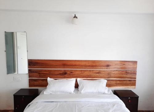 Postel nebo postele na pokoji v ubytování Aaravi Garden Homestay