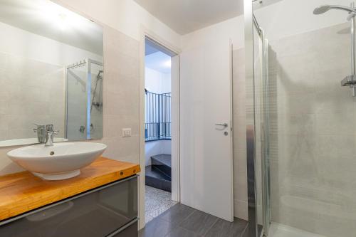 Ванна кімната в Moderno Loft a due passi dal lago