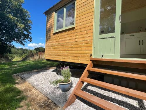 Gambar di galeri bagi Cosy Shepherd Huts near Newborough Forest Anglesey di Gaerwen