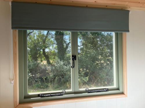 Gambar di galeri bagi Cosy Shepherd Huts near Newborough Forest Anglesey di Gaerwen