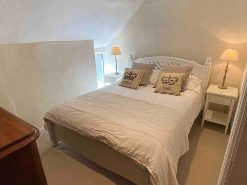 a bedroom with a bed with two pillows on it at Beautiful cottage in country village near Longleat in Maiden Bradley