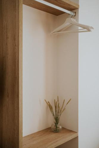 a room with a shelf with a plant on it at Rincon 13 - Mares in Torre del Mar