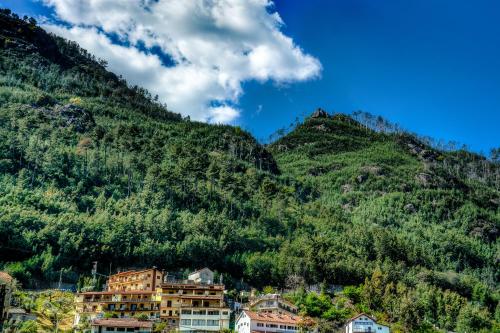a village in front of a mountain at Adelaide Hotel in Geres