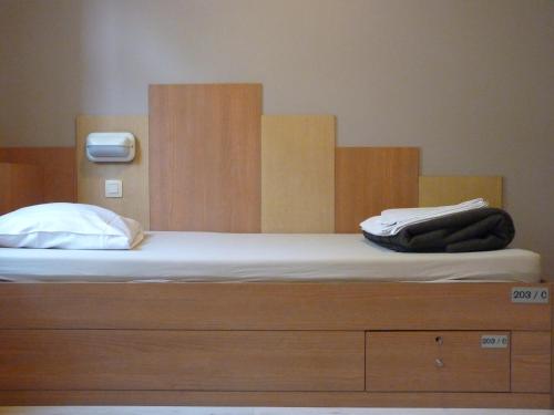 Letto o letti in una camera di Sleep Well Youth Hostel