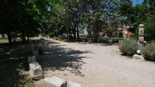 Zahrada ubytování MAS MAURANE-Chambre d'hôte avec SPA privé aux portes d'ARLES