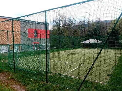 Εγκαταστάσεις για τένις ή/και σκουός στο Turistický apartmán u Mireka ή εκεί κοντά