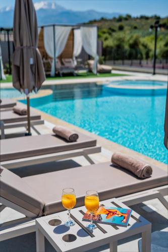 Bazén v ubytování Luxurious Villa Micha - With 150m Pool nebo v jeho okolí