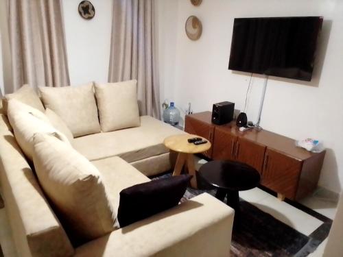 1-Bed Flat Sleeps 2 with Parking