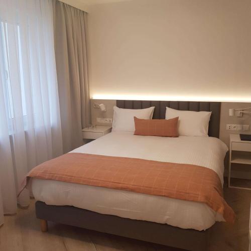a bedroom with a large white bed with pillows at Best Western Hotel Portos in Warsaw