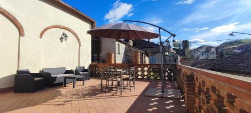 Un balcón o terraza en La Terrazza sul Borgo