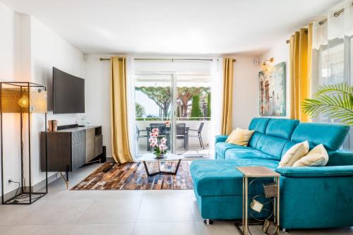 Zdjęcie z galerii obiektu Apartment with pool - 5min walk from beaches w Cannes