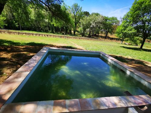 EXCEPTIONNEL EN DRACÉNIE - Bastide, bassin d'eau naturelle, 8 pers