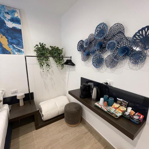 a room with a counter with blue plates on the wall at Namuri Luxury Rooms in Taormina