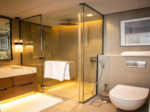 Koupelna v ubytování Ocean View Address Beach Resort Fujairah فندق و منتجع شاطئ العنوان الفجيره