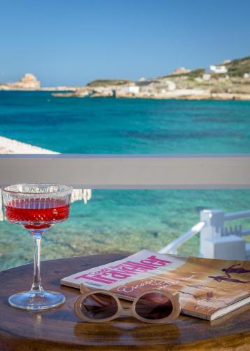 a drink and a pair of glasses sitting on a table at Captain Zeppos in Pollonia