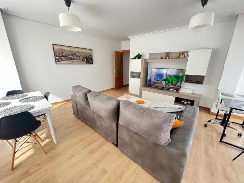 POOL AND CONFORT 3 habitaciones y garaje By apartamentos Logroño