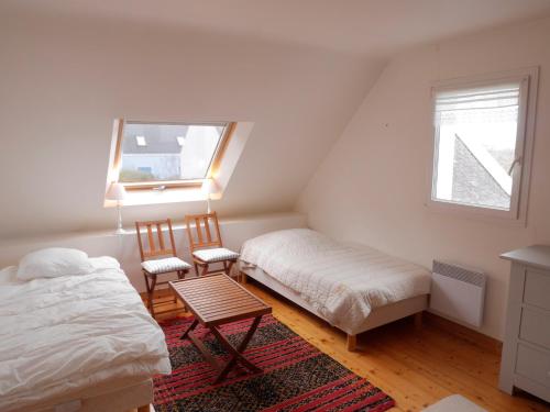 a bedroom with a bed and two chairs and a window at Maison Sauzon, 5 pièces, 6 personnes - FR-1-418-82 in Sauzon