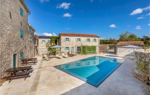 Nice Apartment In Zminj With Wifi