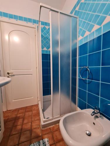 a bathroom with a shower and a sink at La chicca del porto in Santa Teresa Gallura