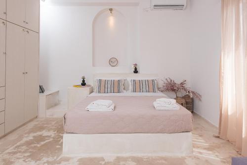 Φωτογραφία από το άλμπουμ του Golden Sunrise Suites in Santorini στο Καμάρι