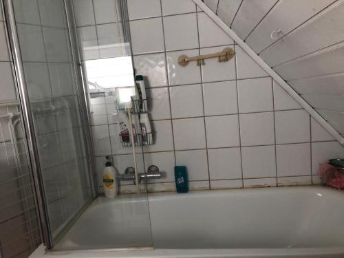 Bilik mandi di Almenningsgata 9A