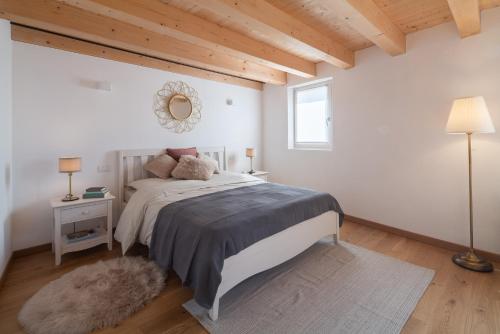 a bedroom with a bed and a mirror on the wall at Agriturismo Podere del Bosc in Valmareno