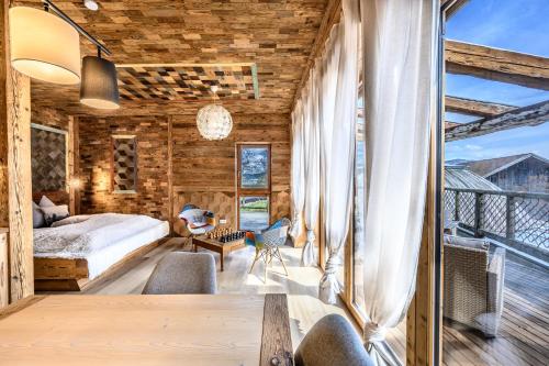 Ένα ή περισσότερα κρεβάτια σε δωμάτιο στο der baum hideaway