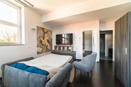 a room with a table and two chairs and a tv at Milan Design Suite - Palestra e Parcheggio Privato in Milan