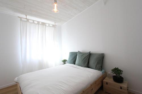 Postel nebo postele na pokoji v ubytování Chic and nenwly renovated apartment - central location