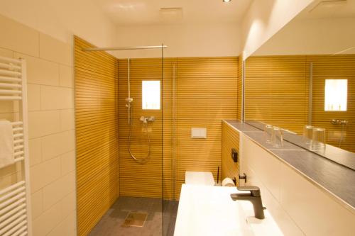a bathroom with two sinks and a shower at Hotel Schweriner Hof in Stralsund