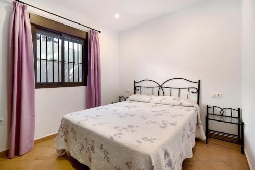 a bedroom with a bed and a window at Novobarrosa D in Chiclana de la Frontera