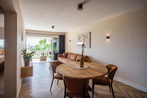 Ruang duduk di PUUR! Appartementen Curaçao