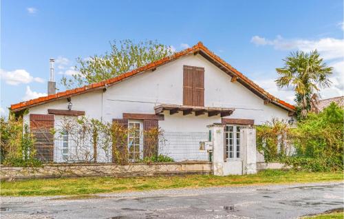 Nice Home In Hourtin With Wifi And 2 Bedrooms