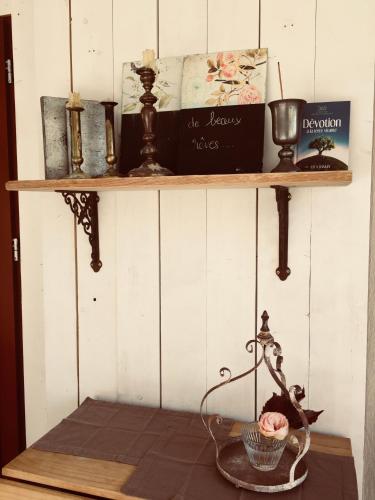 a wooden shelf with a basket on a table at Gites De L'Etang Des Noues in Cholet