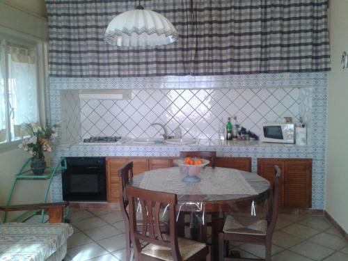 Kuchyň nebo kuchyňský kout v ubytování Villa Delia