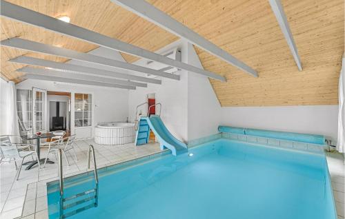 Πισίνα στο ή κοντά στο Stunning Home In Ulfborg With Sauna